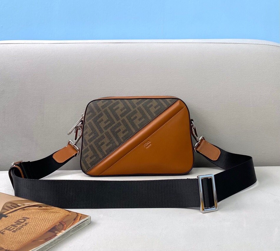 Fendi classic presbyopia with leather camera bag