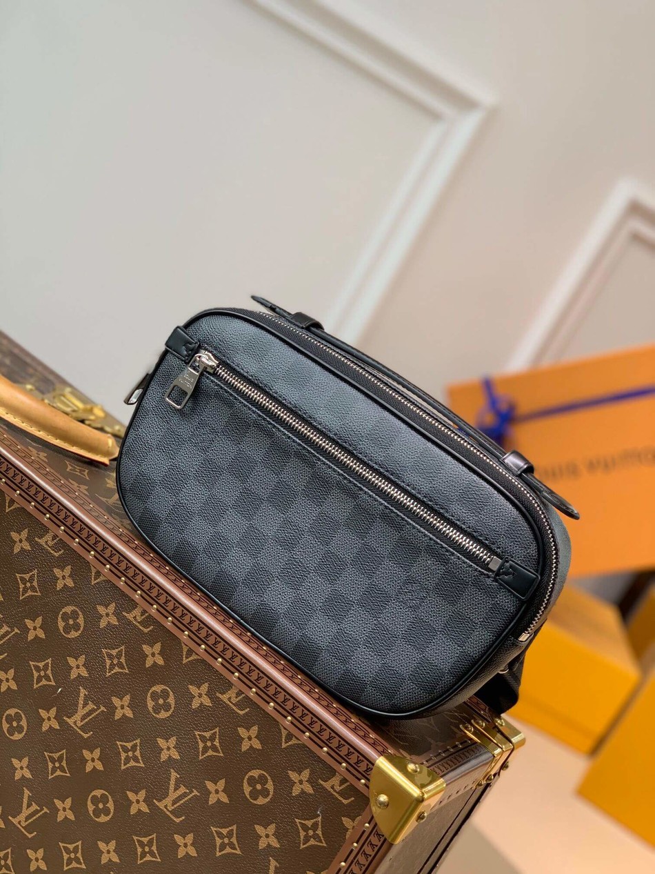Louis Vuitton Ambler belt bag N41289