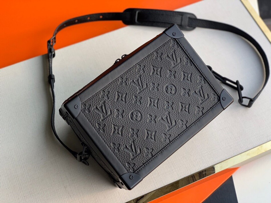 Louis Vuitton Soft Trunk bag M55700