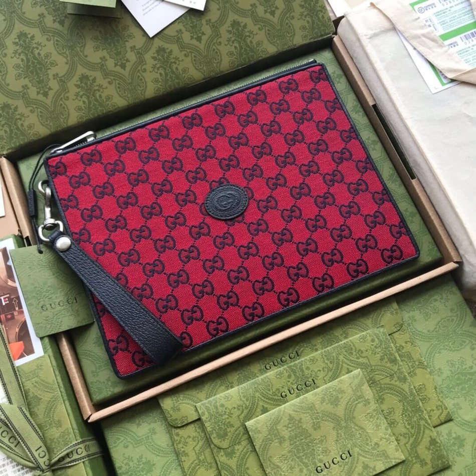 Gucci GG diamond quilted pattern clutch