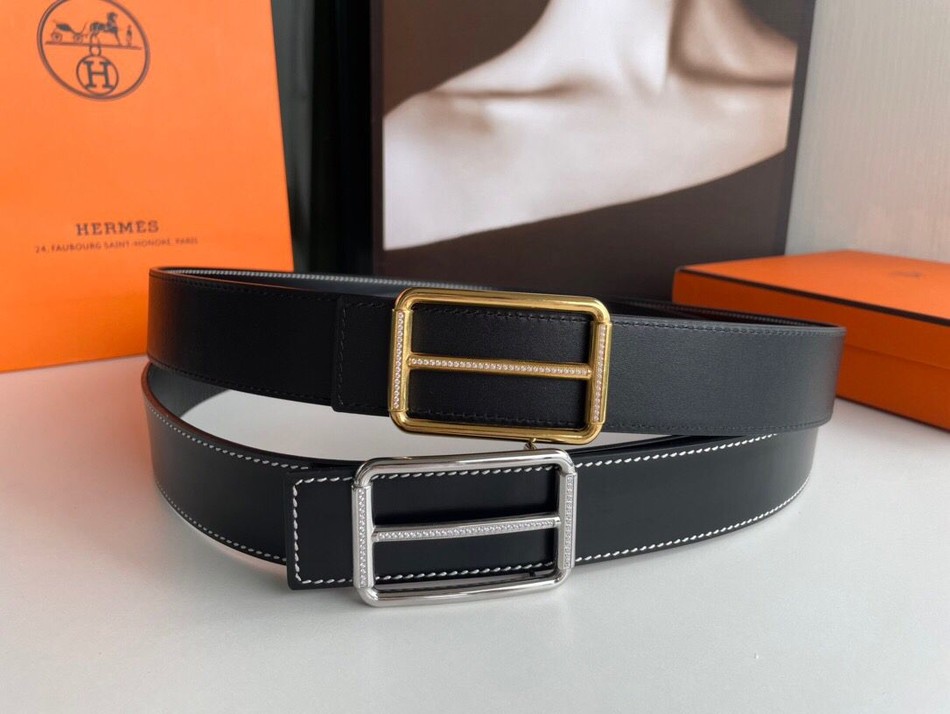 Hermes exquisitely crafted inlaid diamond buckle Reversible with delicate cowhide belt