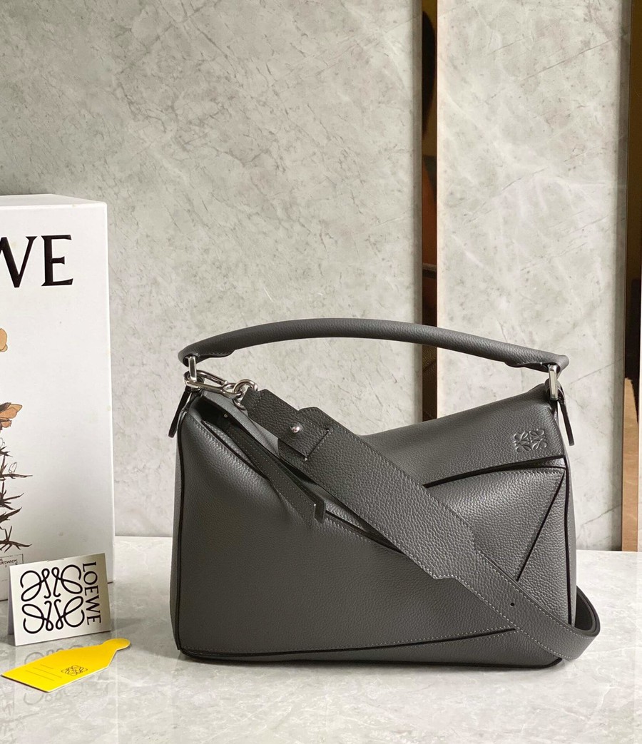 Loewe Puzzle bag medium geometric bag 0160 litchi coal ash 30CM
