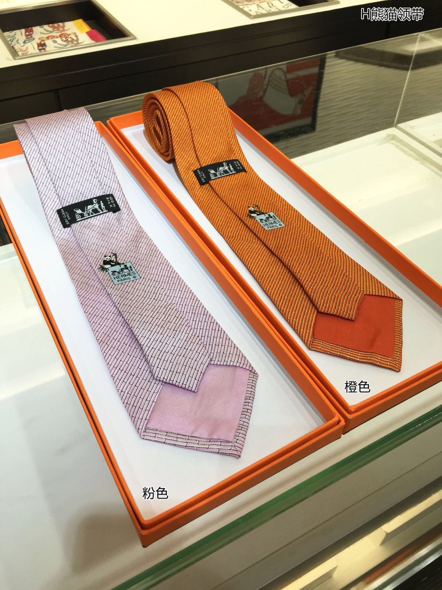 Hermes 100% Top Twill Silk + Wool Lining Panda Tie