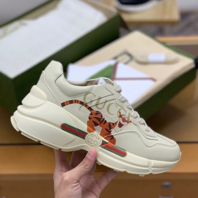 Gucci Ivory leather with vintage sneakers with Logo printing