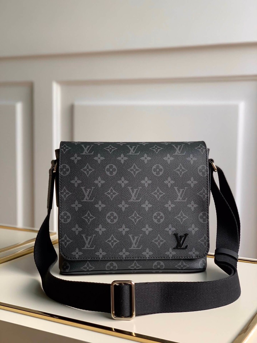 Louis Vuitton District Men s Shoulder Messenger Bag M44000