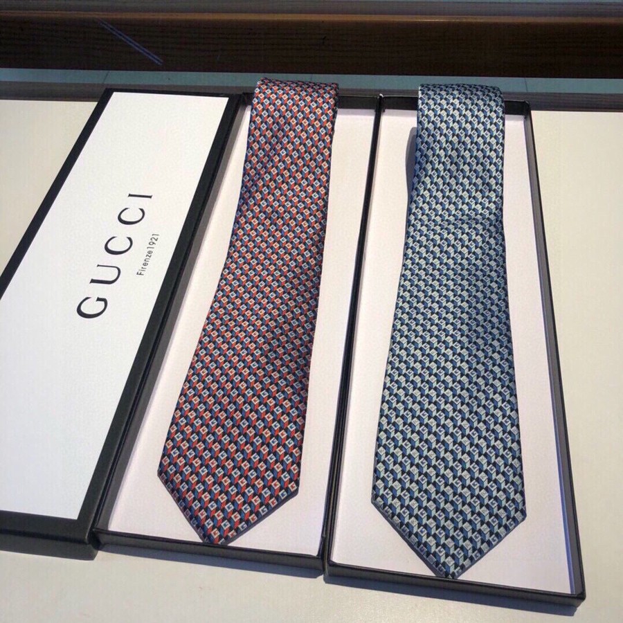 Gucci Colorful printed geometric pattern silk tie