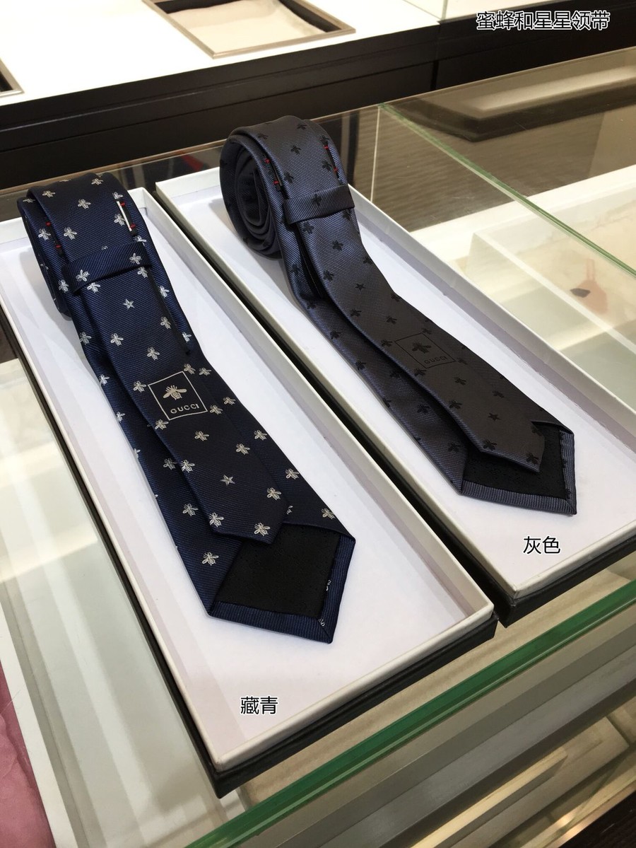 Gucci 100% top jacquard silk bee and star tie