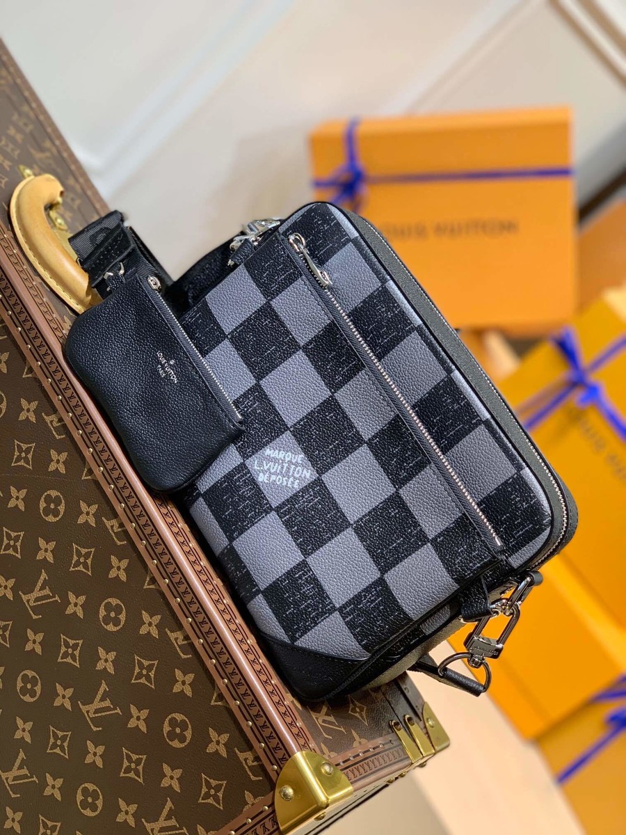 Louis Vuitton Trio Damier pattern messenger bag N80401