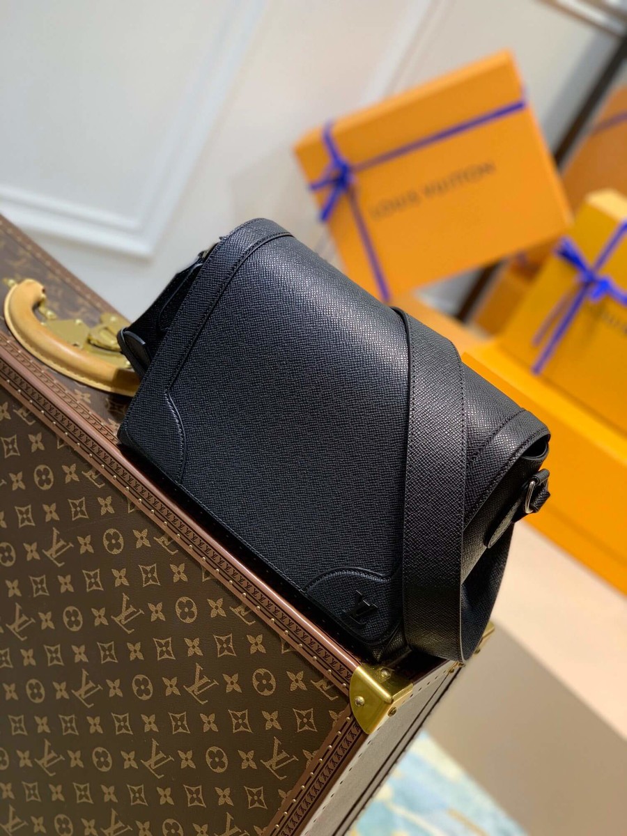 Louis Vuitton New Flap messenger bag M30807