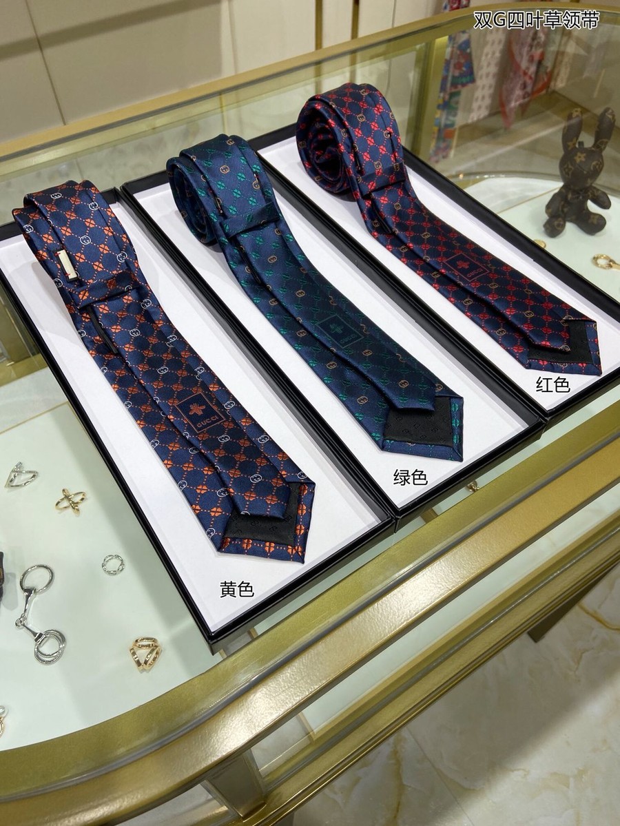 Gucci 100% top jacquard silk GG four-leaf clover tie