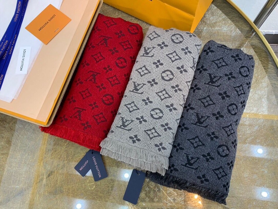 Louis Vuitton 100% wool men s wool scarf M78526