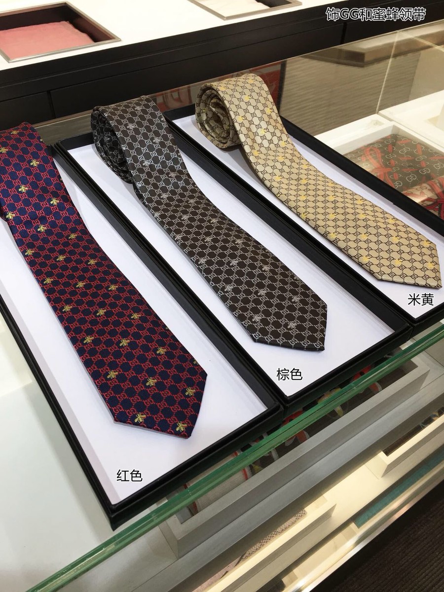 Gucci Jacquard silk embellished GG and bee tie