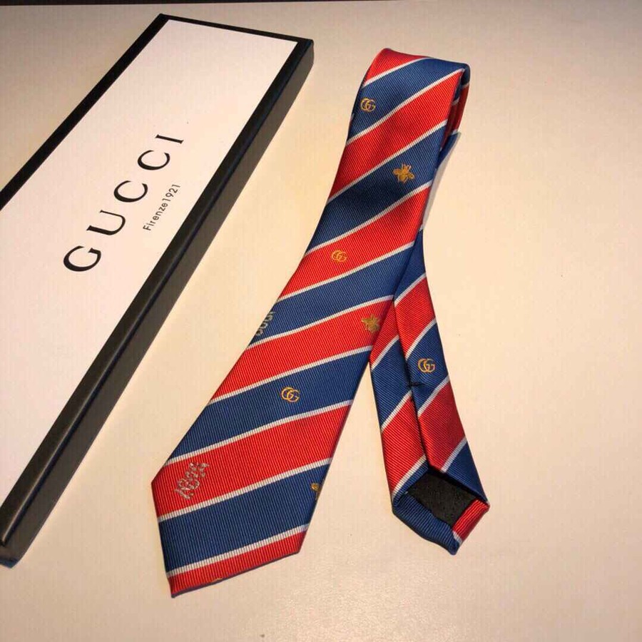 Gucci Themed animal bee jacquard silk tie