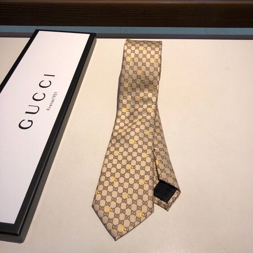 Gucci Woven bee embellished silk tie with interlocking G pattern