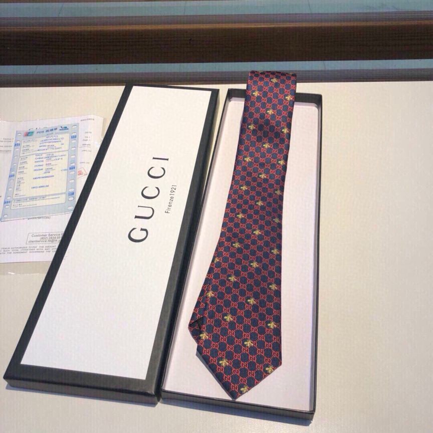 Gucci Woven bee embellished silk tie with interlocking G pattern