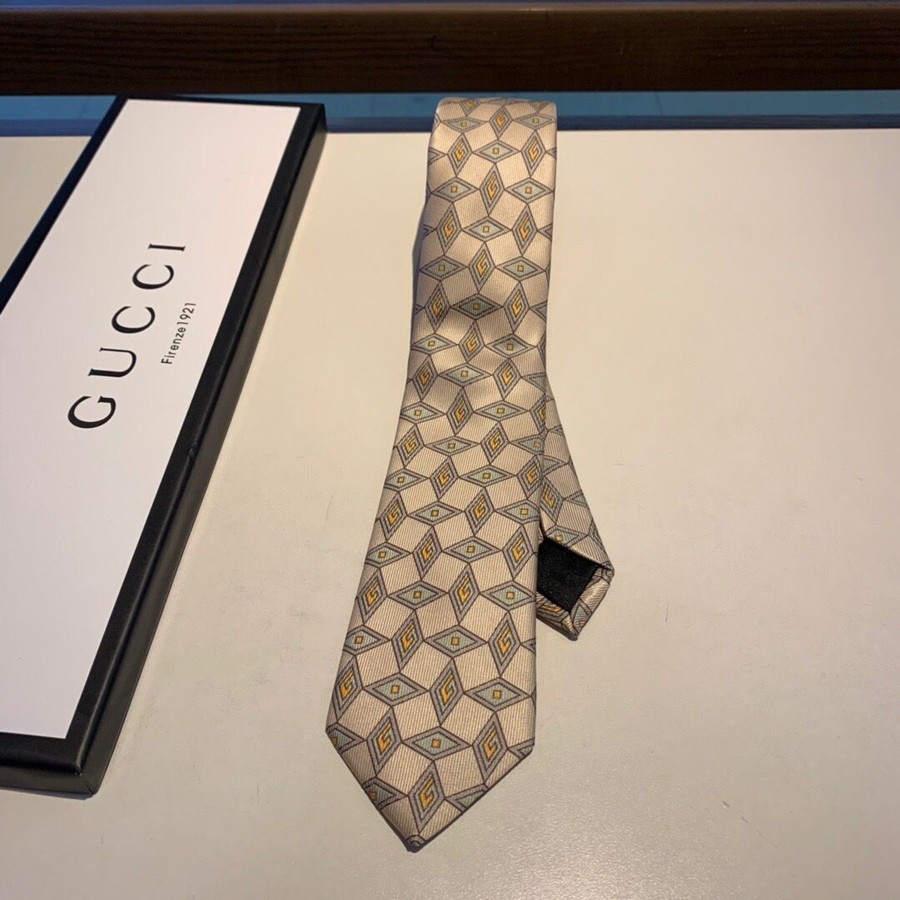 Gucci Contrasting color square letter pattern silk tie