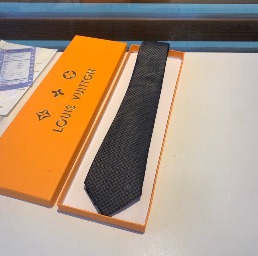 Louis Vuitton Damier s 100% silk classic tie
