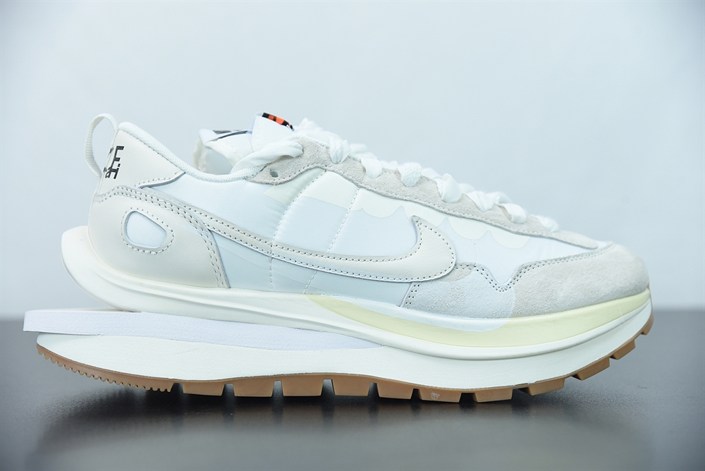 Nike Vaporwaffle Sacai Sail Gum