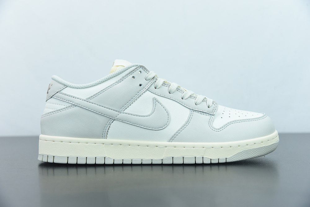 Nike Dunk Low Sail Light Bone (W)