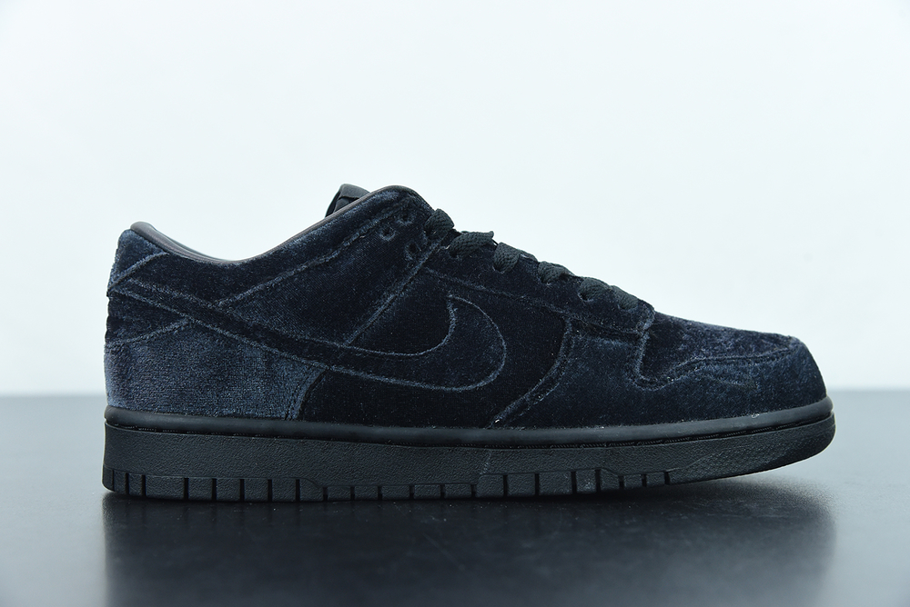 Dover Street Market x Nike Dunk Low Triple Black