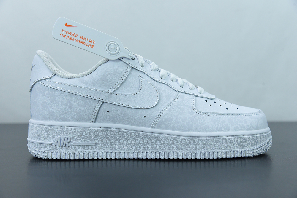 Nike Wmns Air Force 1 07 Triple White