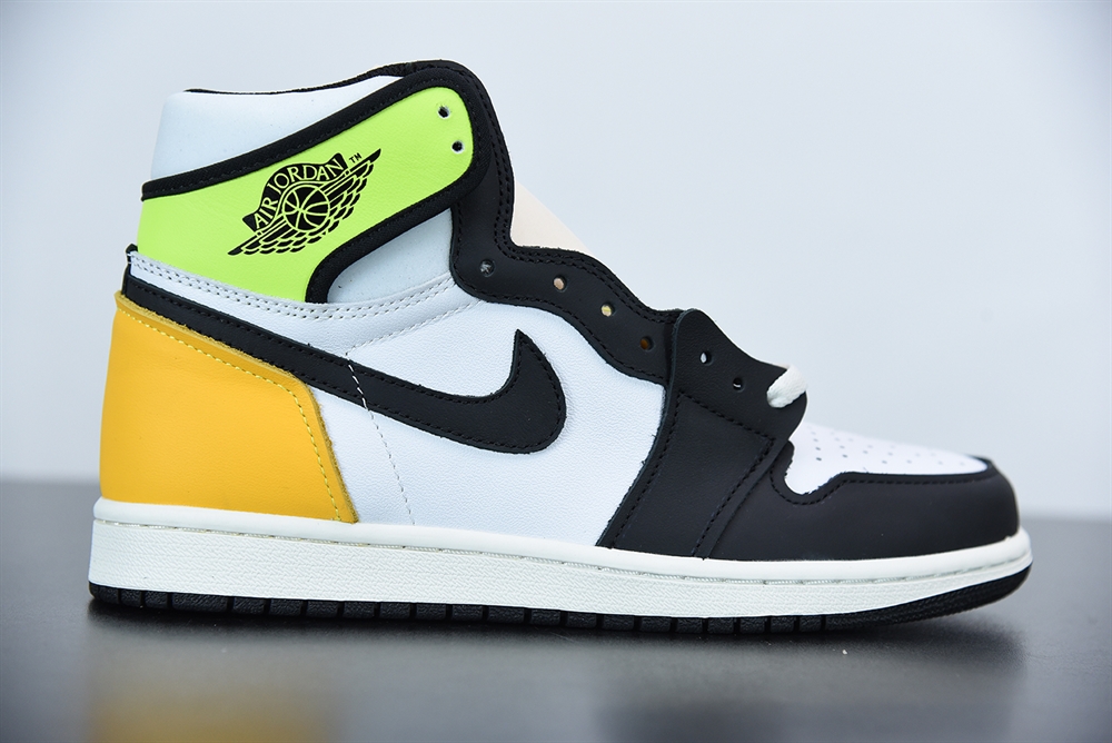 Jordan 1 Retro High White Black Volt University Gold(With Video)