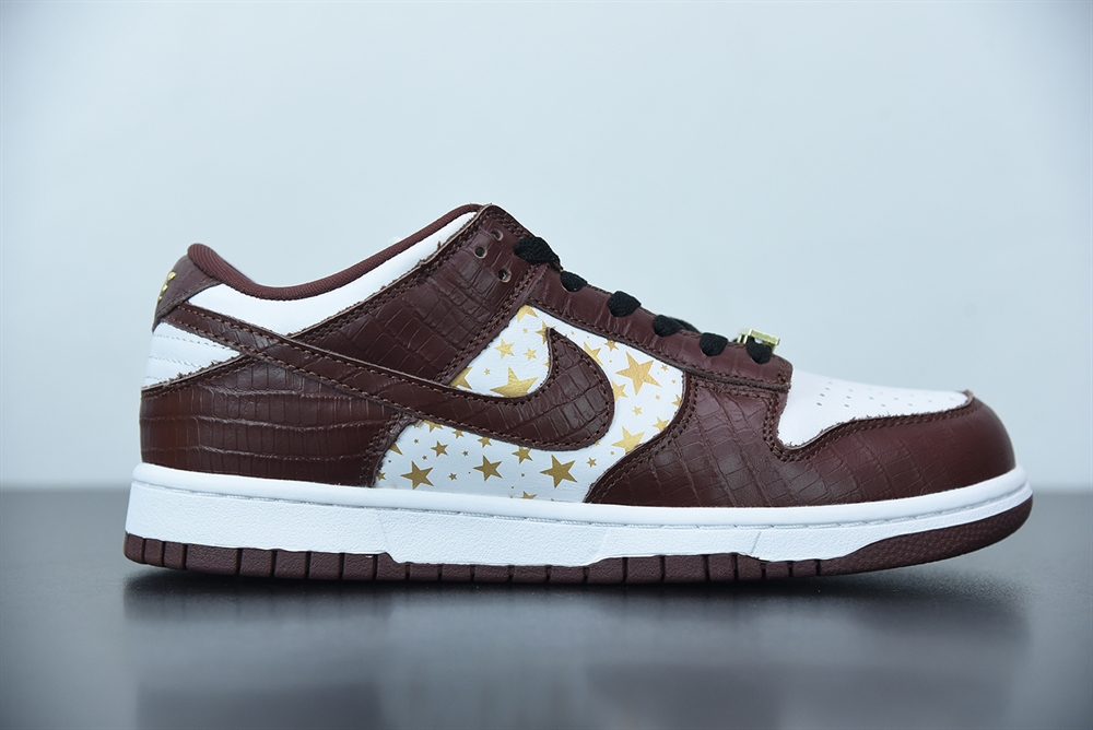 Nike SB Dunk Low Supreme Stars Barkroot Brown (2021)