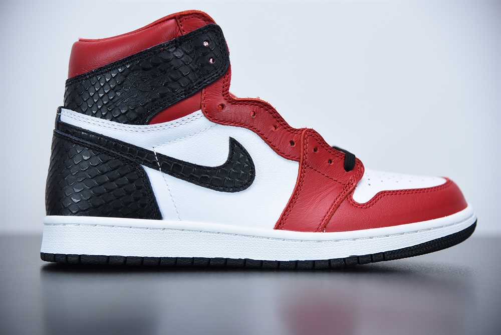 Jordan 1 Retro High Satin Snake Chicago (W)(With Video)