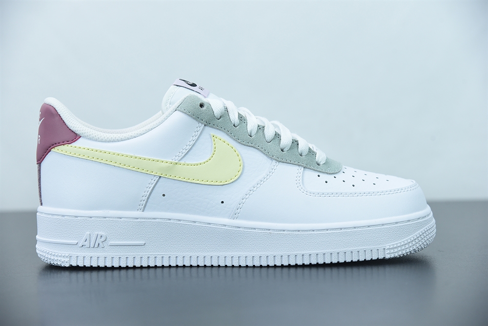 Nike Air Force 1 07 Essential